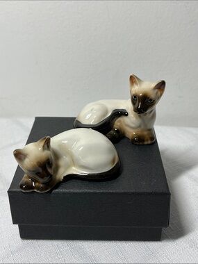 Siamese Cat Figurines
Cameron & Sons
Vintage
Collectible